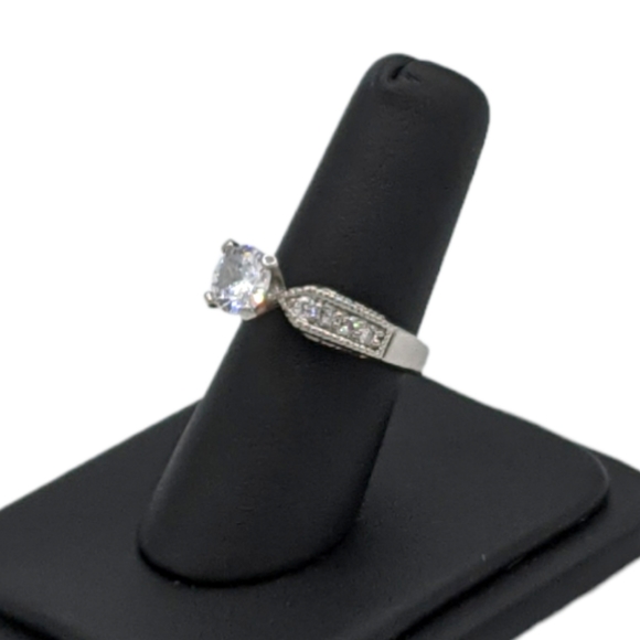 Stunning Faux Diamond Ring - Picture 8 of 12